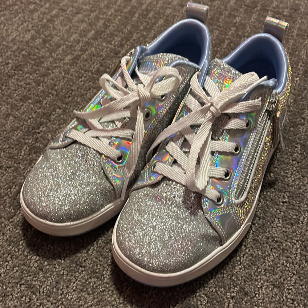 Sketchers shoes. Girls size 5